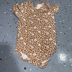 Mebie Baby Floral Baby Onesie in Rust/Brown and White size 12-18 months